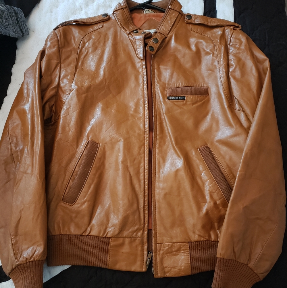 Mens Members Only leather jacket from the 1980's
